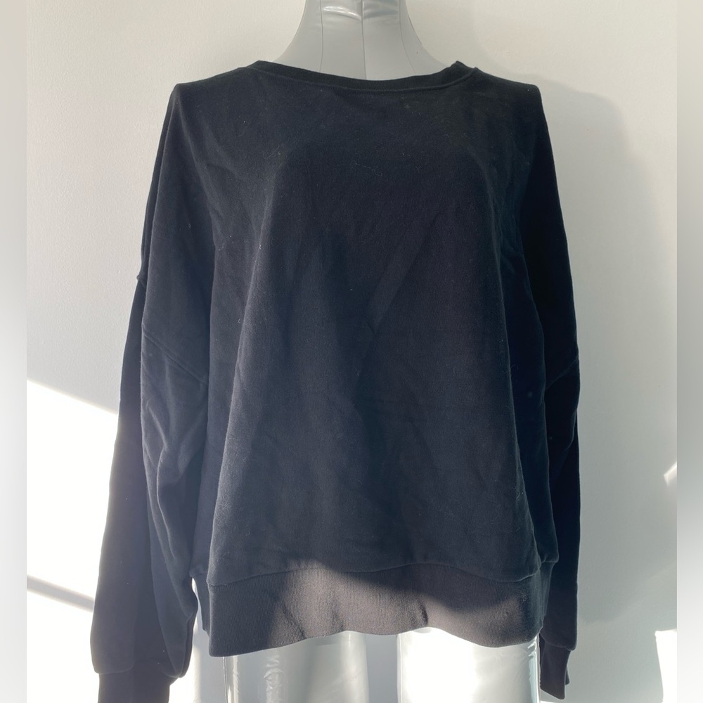 GAP black crewneck